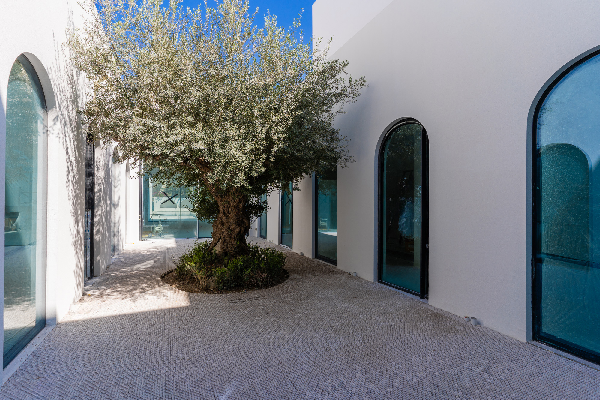 Exquisite Modern 6-Bedroom Villa in Emirates Hills, Dubai with Infinity Pool - METALUXURY