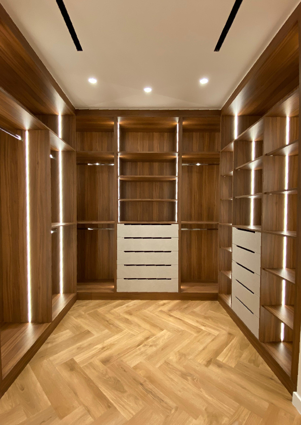 Canal Cove 4 Bedroom Waterfront Villa in Palm Jumeirah Dubai with Private Beach Access - METALUXURY