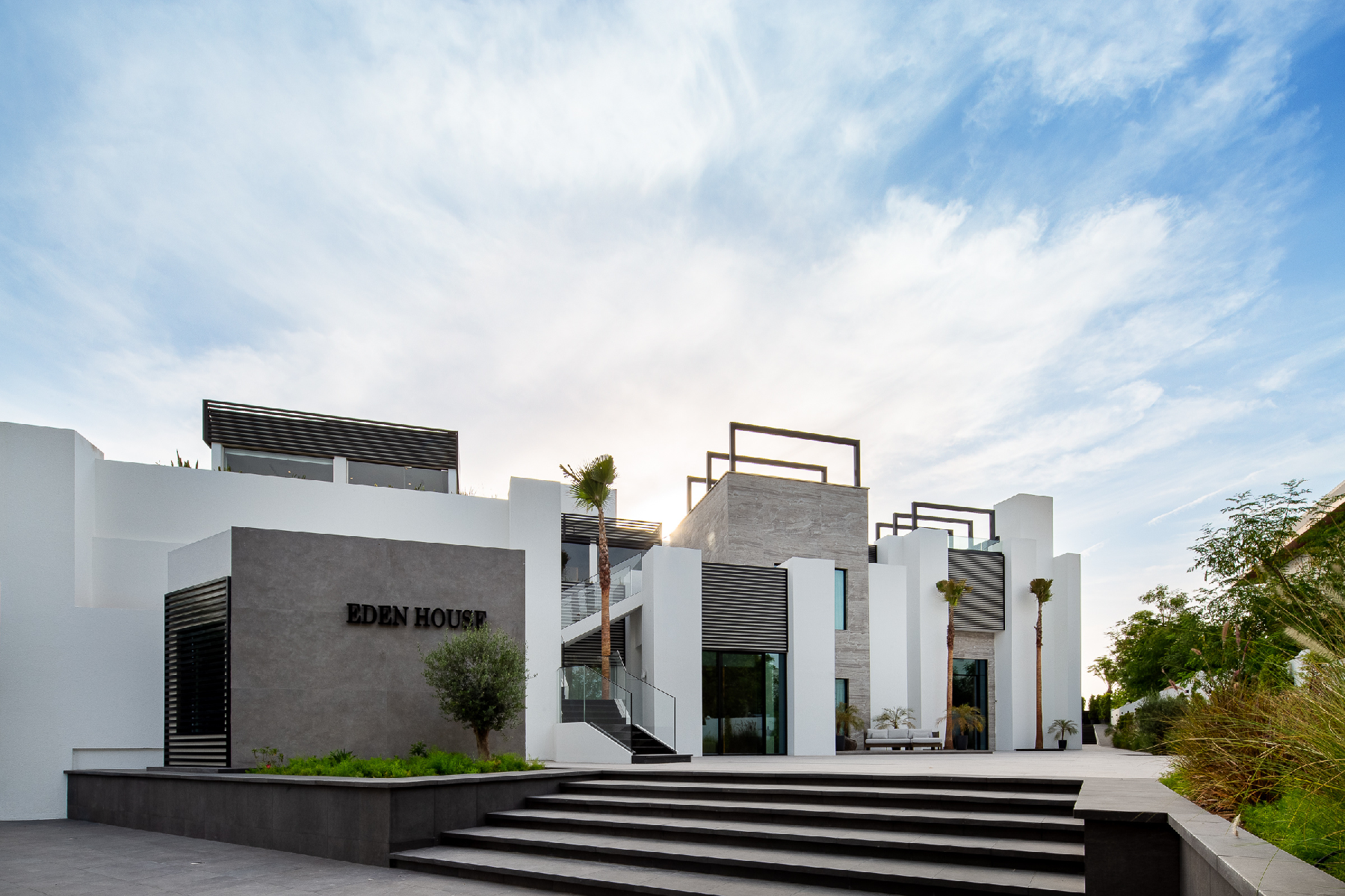 Emirates Hills Dubai 7 Bedroom Luxury Villa Eden House with Golf Course Views - METALUXURY