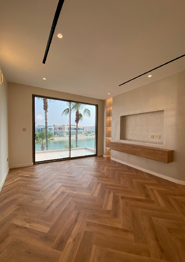 Canal Cove 4 Bedroom Waterfront Villa in Palm Jumeirah Dubai with Private Beach Access - METALUXURY