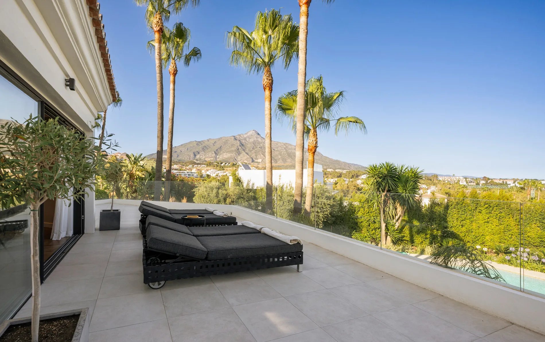 Elegant Completely Refurbished 6 Bedroom Villa With Sea Views La Cerquilla Nueva Andalucia - METALUXURY