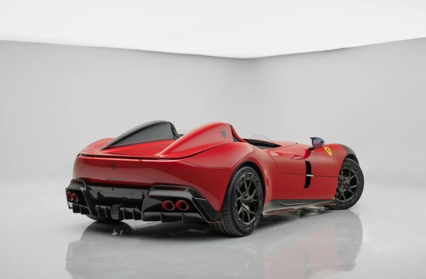 2023 Ferrari Monza SP2 - METALUXURY